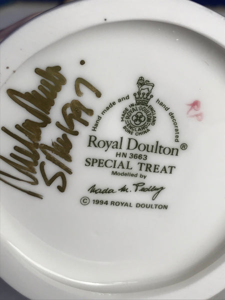 Royal Doulton "Special Treat" Porcelain figurine HN 3663